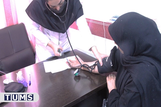 استقرار میز سلامت در راستای پویش ملی غربالگری دیابت و فشارخون بالا در درمانگاه فرهنگیان شهرستان اسلامشهر 